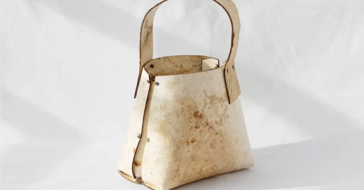 Bolso de mano color crema de Atelier Cecilia